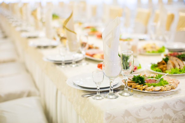 Copa de mesa de banquete en la recepción de la noche
 - Foto, Imagen