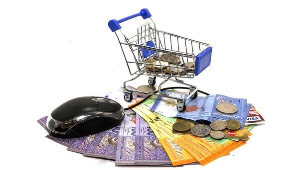 тележки из супермаркета, деньги малайзии, компьютерная мышь. концепция онлайн бизнеса
 - Фото, изображение