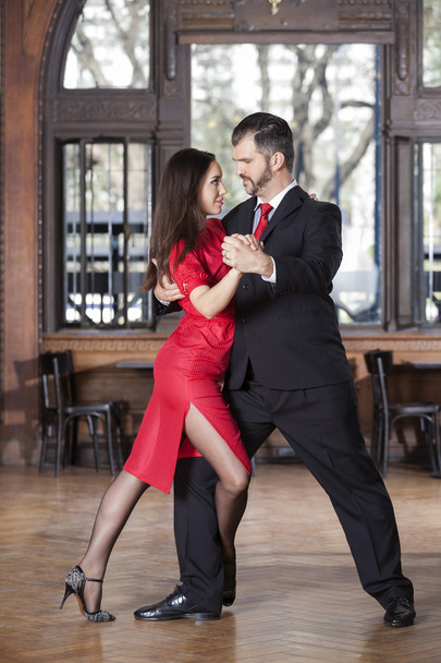 Tango Dancers Performing Leg Wrap Step While Performing In Resta - Фото, изображение