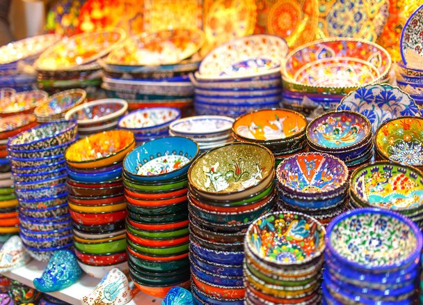Kolorowe różnych ceramiki na turecki Bazar. - Zdjęcie, obraz