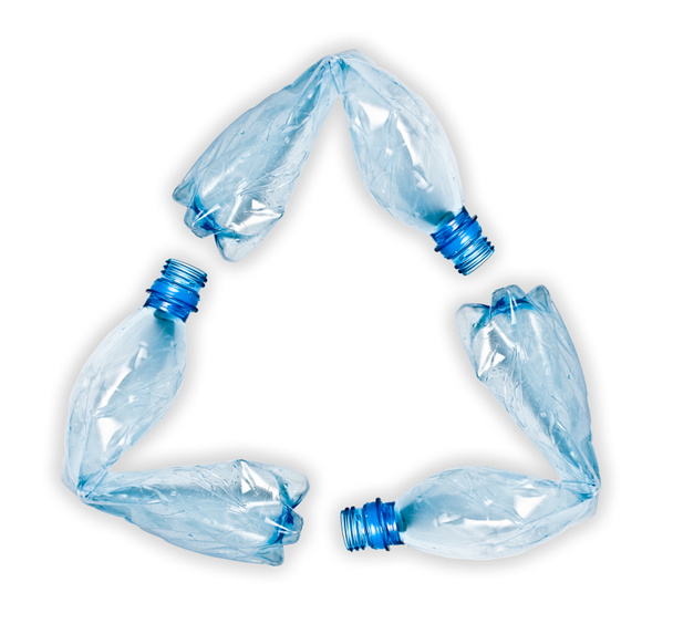Bottiglie di plastica che compongono il simbolo del riciclaggio
 - Foto, immagini