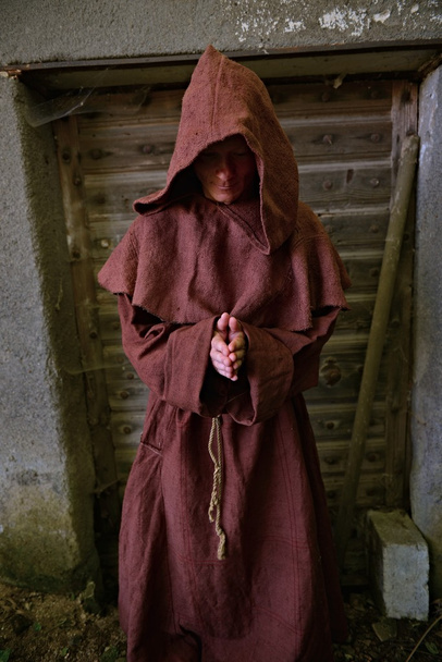 νεαρός πολεμιστής μεσαιωνικό  - Φωτογραφία, εικόνα