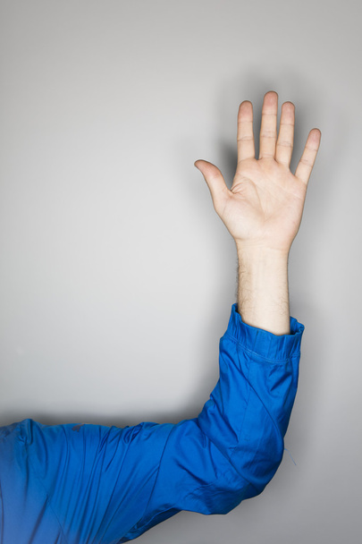 жест рукою кавказького чоловіка
 - Фото, зображення