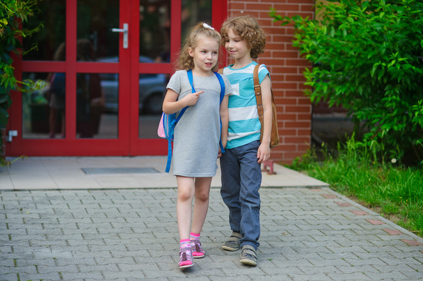 Boy and girlie go to school having joined hands. - Zdjęcie, obraz