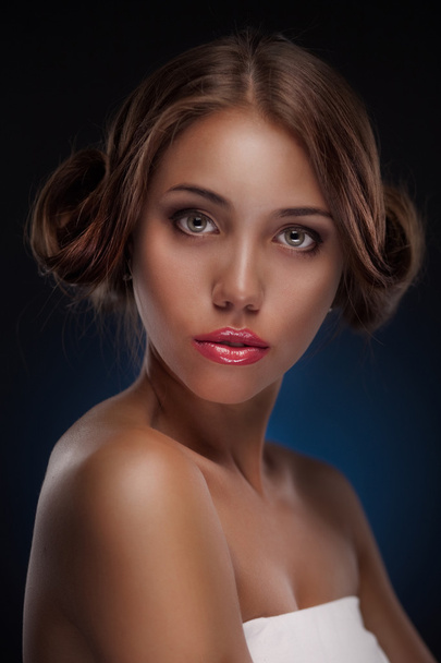 Beautiful Woman Portrait. Hairstyle - Фото, изображение