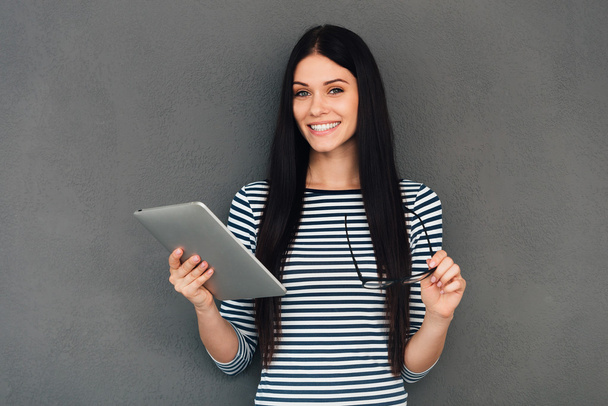 smiling woman holding digital tablet - Фото, зображення