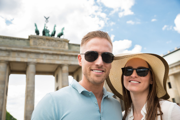 Close-up Of Happy Young Couple - Foto, Bild