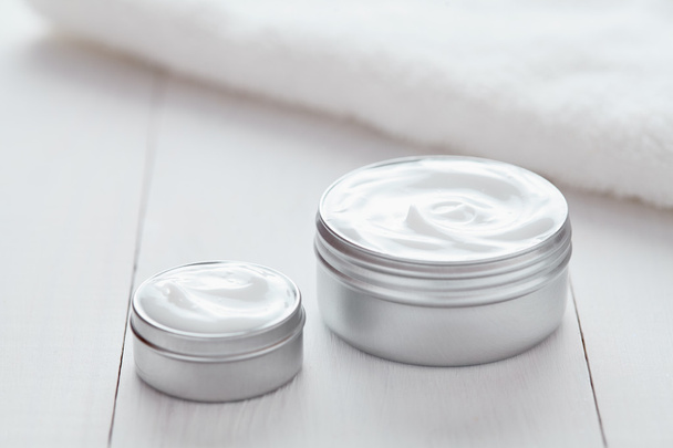 Cosmetische crème lotion wit organische schoonheid moisturizer reiniging acne product - Foto, afbeelding