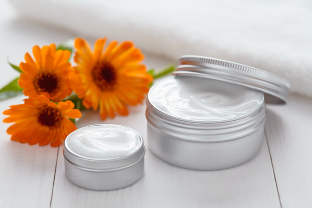 Yogurt cosmetic cream with calendula flowers vitamin spa lotion - Zdjęcie, obraz