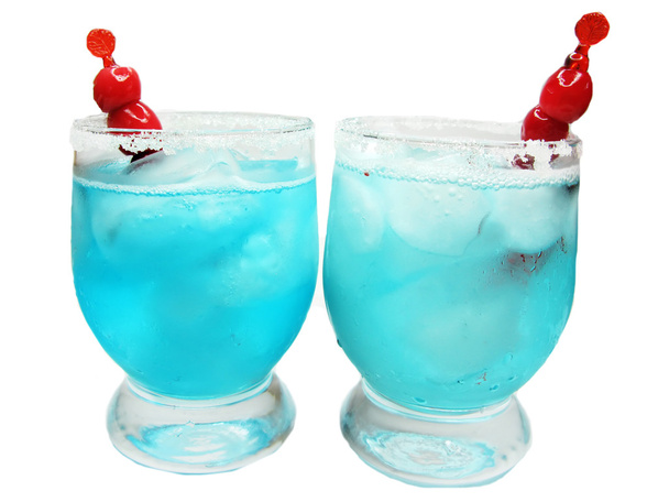 Алкогольні сині коктейльні напої з вишнею
 - Фото, зображення