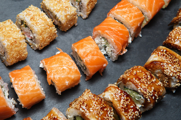Különböző finom típusok a Sushi tekercs - Fotó, kép