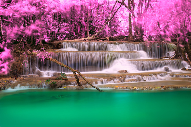  водопад в осеннем лесу - Фото, изображение