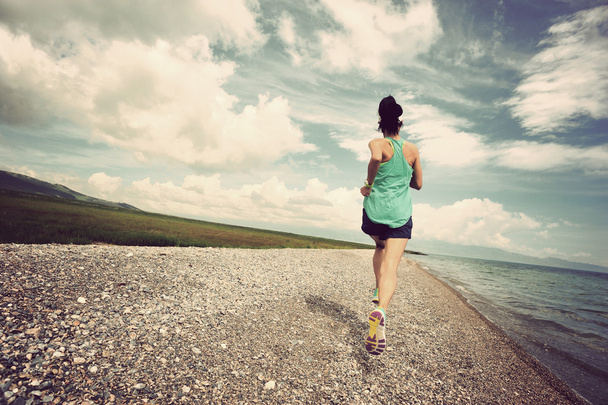 Fitness saine jeune femme coureuse
 - Photo, image