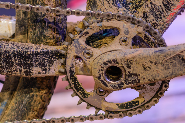 チェーン付き自転車ギア(セレクティブフォーカス)。ビシクの乱雑なクローズアップ - 写真・画像