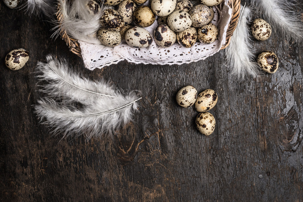 Basket with quail eggs - Foto, afbeelding