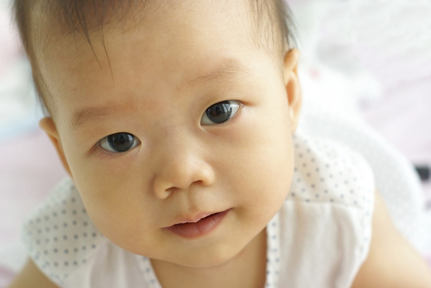 Обличчя милий азіатських дитячої нетерпінням, щоб хтось. - Фото, зображення