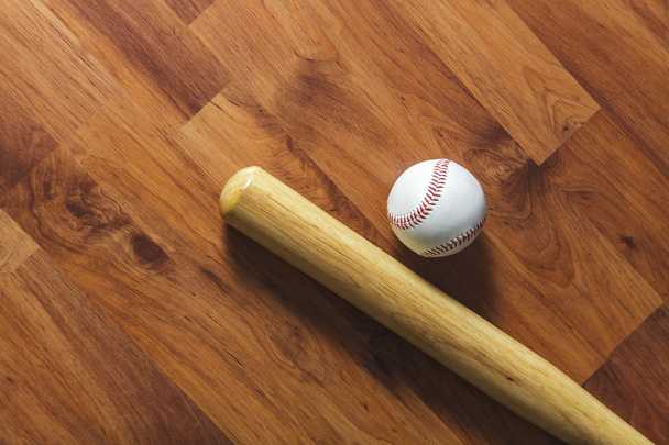 Baseball piłki na tle drewna - Zdjęcie, obraz