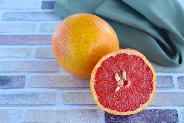 Verse biologische grapefruit - Foto, afbeelding