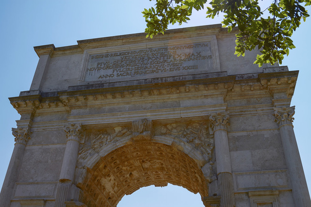 El Arco del Triunfo de Tito en Roma Italia
 - Foto, Imagen