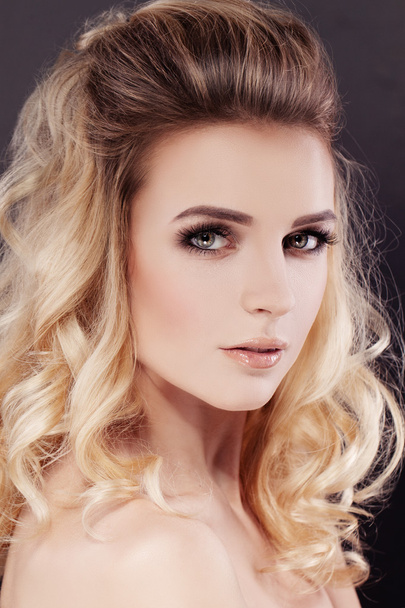 Beautiful Woman with Makeup and Wavy Permed Hair - Foto, immagini