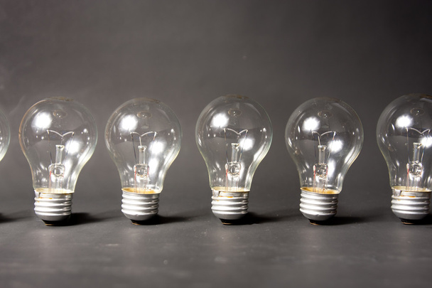 Concept d'idées avec une série d'ampoules
 - Photo, image