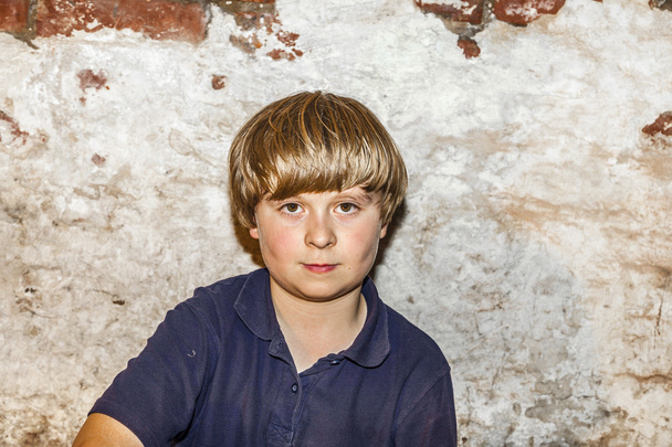 portréja egy aranyos fiatal fiú  - Fotó, kép
