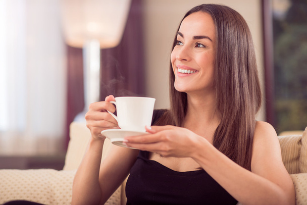 Beautiful woman holding cup of coffee - Zdjęcie, obraz