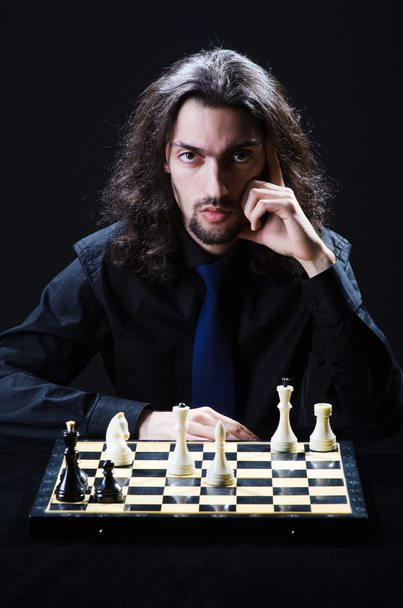 Шахматист играет в свою игру
 - Фото, изображение