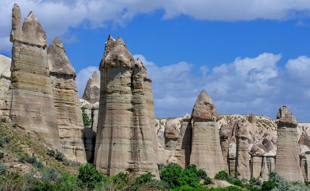 巨大な発表谷愛、カッパドキア、トルコの形の岩 - 写真・画像