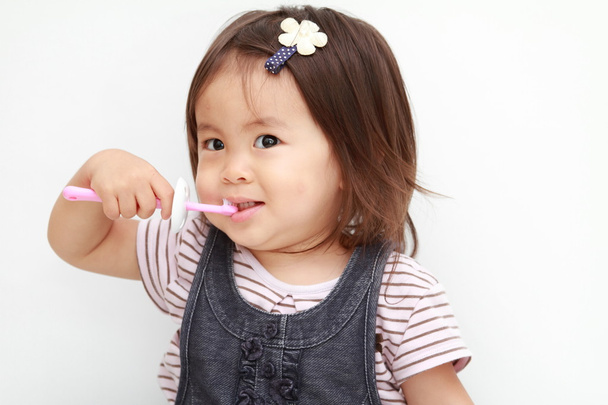 Japanese girl brushing her teeth - Photo, Image