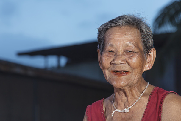 Personas mayores sonrientes en Tailandia
 - Foto, imagen