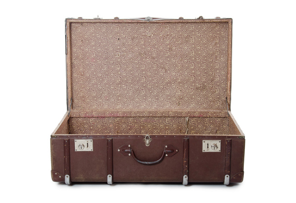 Открытый старый чемодан изолирован на белом
 - Фото, изображение