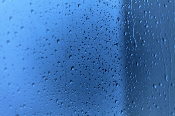 Gotas de lluvia sobre fondo de vidrio
 - Foto, imagen