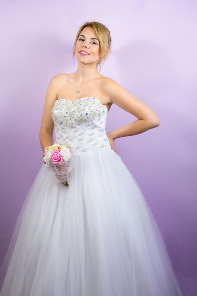 Menyasszony, esküvői ruha előtti esküvői portré - Fotó, kép