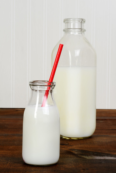 closeup glass of milk with red straw - Foto, Imagem