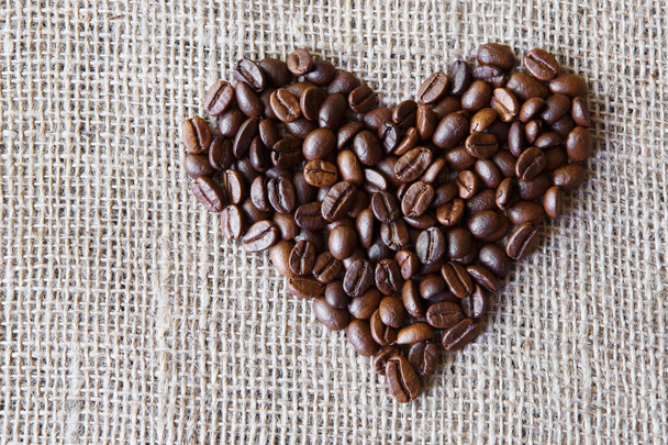 Burlap Textur mit Kaffeebohnen Herzform - Foto, Bild