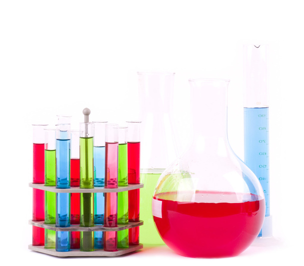 Matériel de laboratoire en verre pour la recherche scientifique sur fond blanc
 - Photo, image