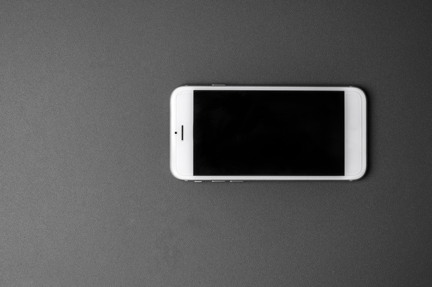 Порожній смартфон на сірому фоні
 - Фото, зображення