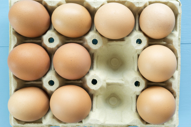 Kananmunat munakupissa
 - Valokuva, kuva