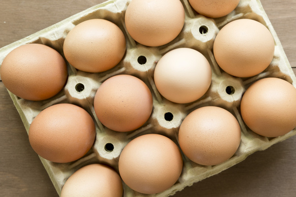 Kananmunat munakupissa
 - Valokuva, kuva