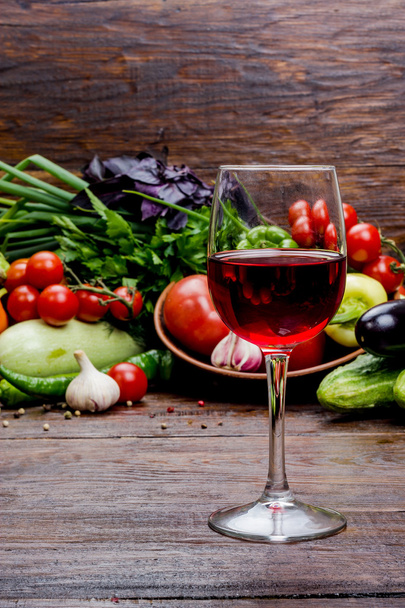 glass of red wine on a background of vegetables - Foto, immagini