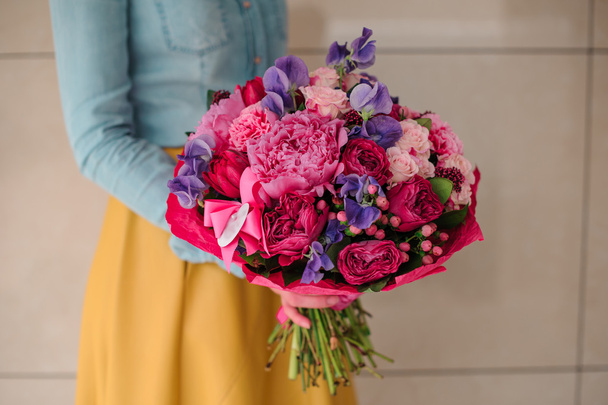 girl holding bouquet of a mixed pink and purple flowers - Foto, immagini