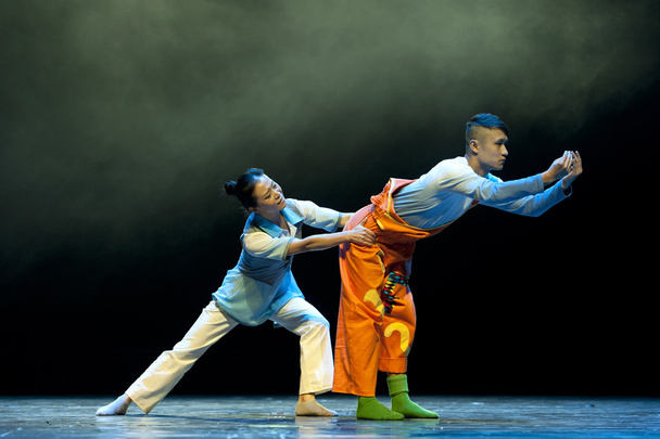 chinese modern dancers - Foto, Imagen