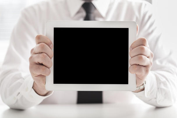 Hombre de negocios sosteniendo tableta digital
 - Foto, Imagen