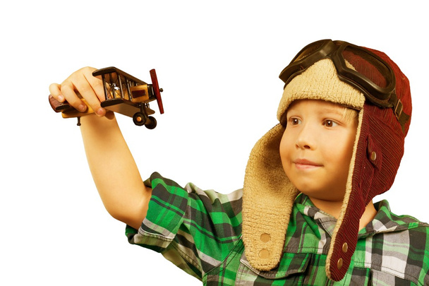 木製の飛行機と小さな男の子 - 写真・画像