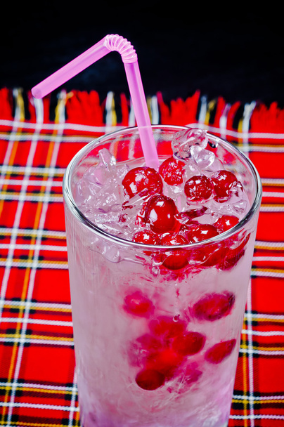 cold berry cocktail - Foto, afbeelding