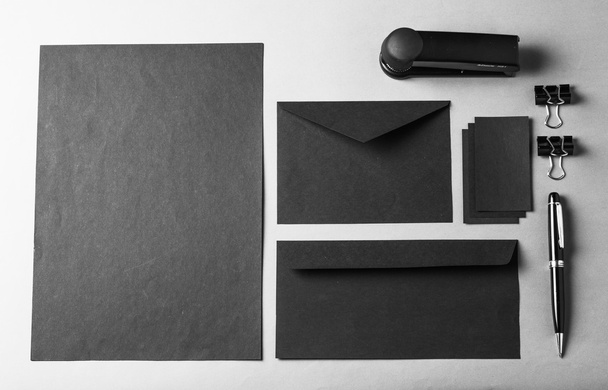 Conjunto de objetos de escritório em branco variedade
 - Foto, Imagem