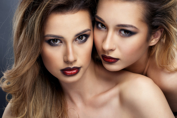 Two beautiful sisters - Fotografie, Obrázek