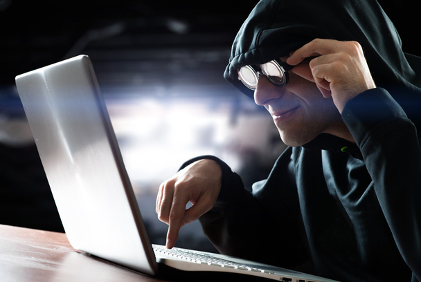 Hacker in front of computer - Foto, immagini
