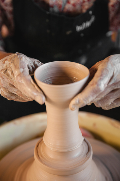 Master Potter, tworzenie nowych dzbanek ceramiczny - Zdjęcie, obraz